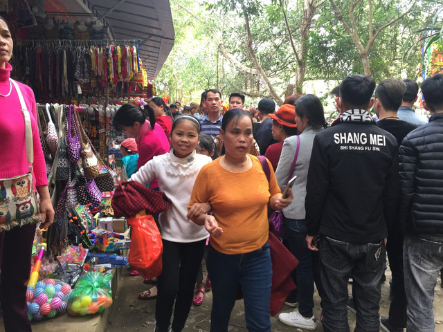 Kh&aacute; nhiều du kh&aacute;ch tỏ ra mệt mỏi.