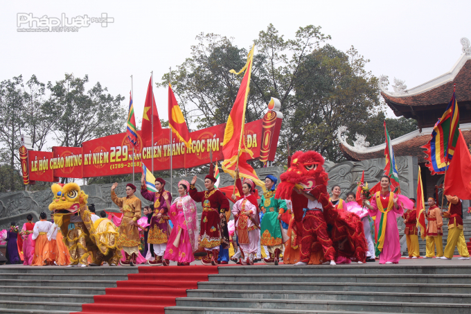 Chương tr&igrave;nh nghệ thuật&nbsp; t&aacute;i hiện lại h&agrave;o kh&iacute; trận chiến đấu chống qu&acirc;n x&acirc;m lược m&atilde;n Thanh của Anh h&ugrave;ng &aacute;o vải Quang Trung.