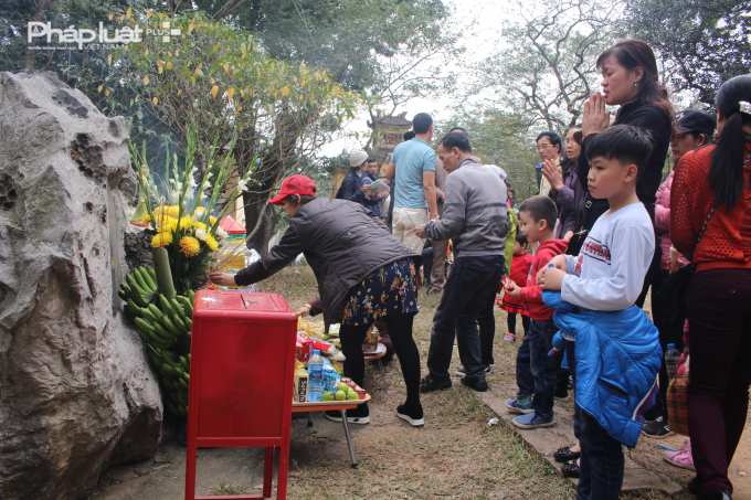Người d&acirc;n Thủ đ&ocirc; v&agrave; khắp mọi miền tổ quốc c&ugrave;ng về tham dự Lễ hội.