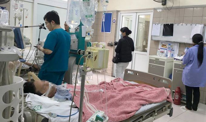 Một ca ngộ độc đang điều trị tại Trung t&acirc;m Chống độc, BV Bạch Mai.