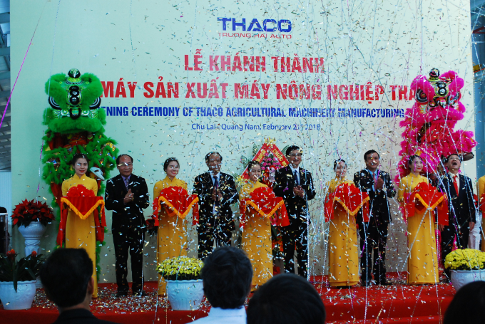 L&atilde;nh đạo tỉnh Quảng Nam, Thaco cắt băng kh&aacute;nh th&agrave;nh nh&agrave; m&aacute;y.