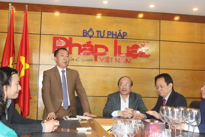 Tổng bi&ecirc;n tập B&aacute;o Ph&aacute;p luật Việt Nam Đ&agrave;o Văn Hội b&aacute;o c&aacute;o tình hình triển khai c&ocirc;ng tác của Báo.
