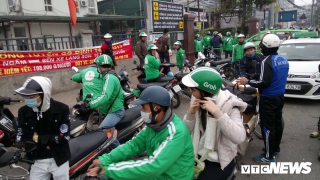 Chạy Grab, Uber 7 ng&agrave;y Tết bằng 2 th&aacute;ng lương vi&ecirc;n chức l&agrave;m việc cực nhọc.
