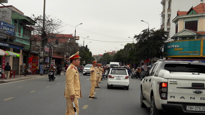 Du xu&acirc;n đầu năm về với chợ phi&ecirc;n đặc biệt để