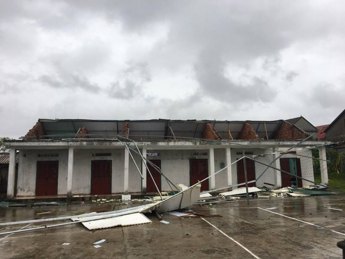 Đối với người miền Trung, việc những ng&ocirc;i nh&agrave; bị hư hỏng, tốc m&aacute;i như thế n&agrave;y đ&atilde; trở n&ecirc;n