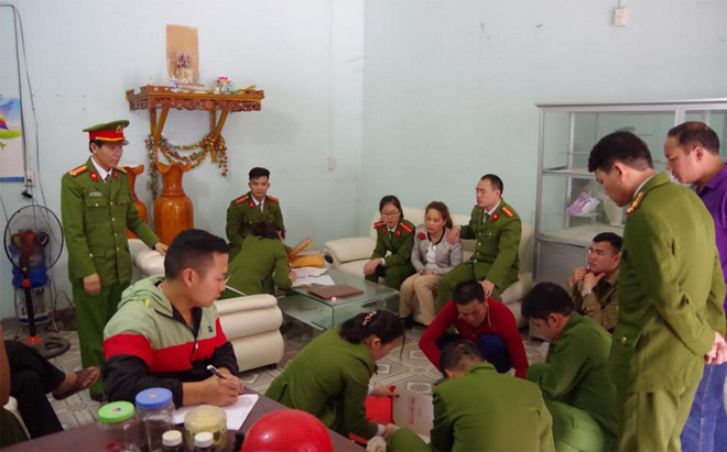 Cơ quan cảnh s&aacute;t điều tra đang tiến h&agrave;ng kh&aacute;m x&eacute;t trụ sở c&ocirc;ng ty 779.