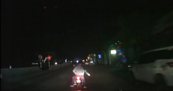 Cả gia đình đi ô tô hoảng sợ “cầu cứu” 113 vì bị nhóm thanh niên truy đuổi, chặn, đập phá xe