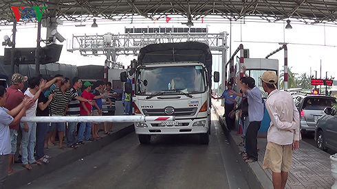 Để đảm bảo c&ocirc;ng bằng thu ph&iacute; đường sửa chữa, n&acirc;ng cấp v&agrave; đường mới, VCCI đề xuất phương ph&aacute;p t&iacute;nh mức gi&aacute; mới, dựa tr&ecirc;n chi ph&iacute; vận tải tiết kiệm được của phương tiện.