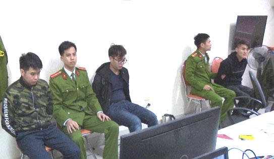 Quảng Ninh: Bắt nhóm người Trung Quốc dùng thẻ ATM giả để rút tiền