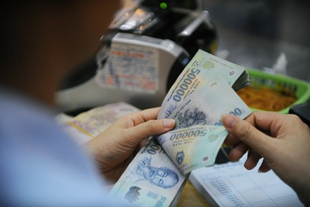 Sau vụ việc kh&aacute;ch h&agrave;ng gửi tiết kiệm tại Eximbank bị mất 245 tỷ đồng, Ng&acirc;n h&agrave;ng Nh&agrave; nước đ&atilde; c&oacute; văn bản gửi c&aacute;c tổ chức t&iacute;n dụng, y&ecirc;u cầu nghi&ecirc;m t&uacute;c triển khai, thực hiện việc đảm bảo an to&agrave;n giao dịch tiền gửi của kh&aacute;ch h&agrave;ng.