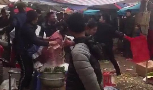 Hà Nội: Đi lễ chùa một nam thanh niên bị truy sát