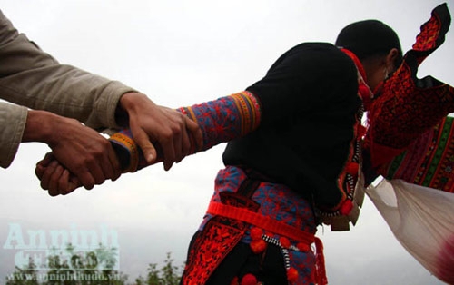 Đầu năm nam thanh niên đi bắt nhầm vợ "đã đặt cọc" ở Yên Bái