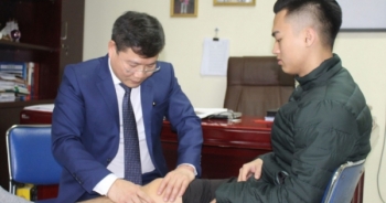 Bác sĩ thể thao ngày ngày lặng lẽ dốc sức cho công tác khám chữa bệnh