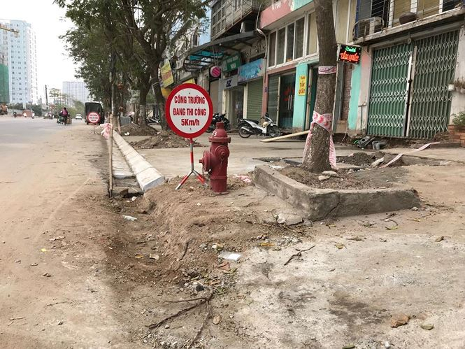 Người d&acirc;n Thủ đ&ocirc; rất bức x&uacute;c trước việc vỉa h&egrave; bị đ&agrave;o bới v&agrave; thay mới li&ecirc;n tục g&acirc;y nhếch nh&aacute;c cho Thủ đ&ocirc;.