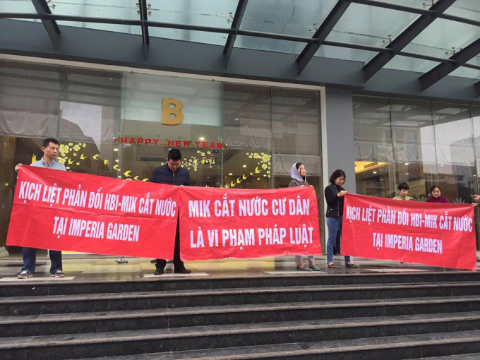 Cư d&acirc;n phản đối một số vấn đề tại khu chung cư Imperia Garden.