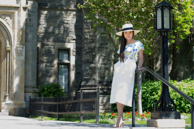 Th&aacute;ng 12/2018 vừa qua, chị c&ograve;n được&nbsp;Ban tổ chức cuộc thi Gương mặt s&acirc;n khấu điện ảnh mời l&agrave;m gi&aacute;m khảo cho chương tr&igrave;nh diễn ra tại TP. Hồ Ch&iacute; Minh. Đ&acirc;y l&agrave; tiền th&acirc;n của cuộc thi Hoa hậu điện ảnh đ&atilde; từng trao giải cho nhiều gương mặt điện ảnh như :Minh Thư, Minh Lu&acirc;n, Khương Ngọc, hoa hậu Sella Trương, Jenny Tuyến...