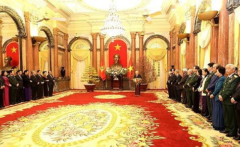 Tổng B&iacute; thư, Chủ tịch nước ch&uacute;c Tết l&atilde;nh đạo, đồng b&agrave;o v&agrave; chiến sĩ
