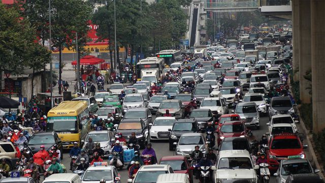 Giao th&ocirc;ng H&agrave; Nội t&ecirc; liệt trong ng&agrave;y 27 Tết