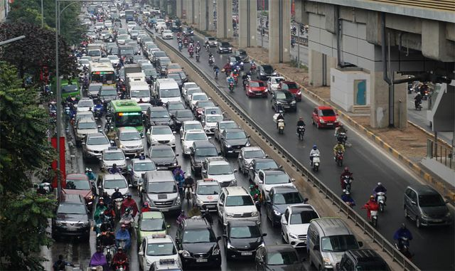 Giao th&ocirc;ng H&agrave; Nội t&ecirc; liệt trong ng&agrave;y 27 Tết