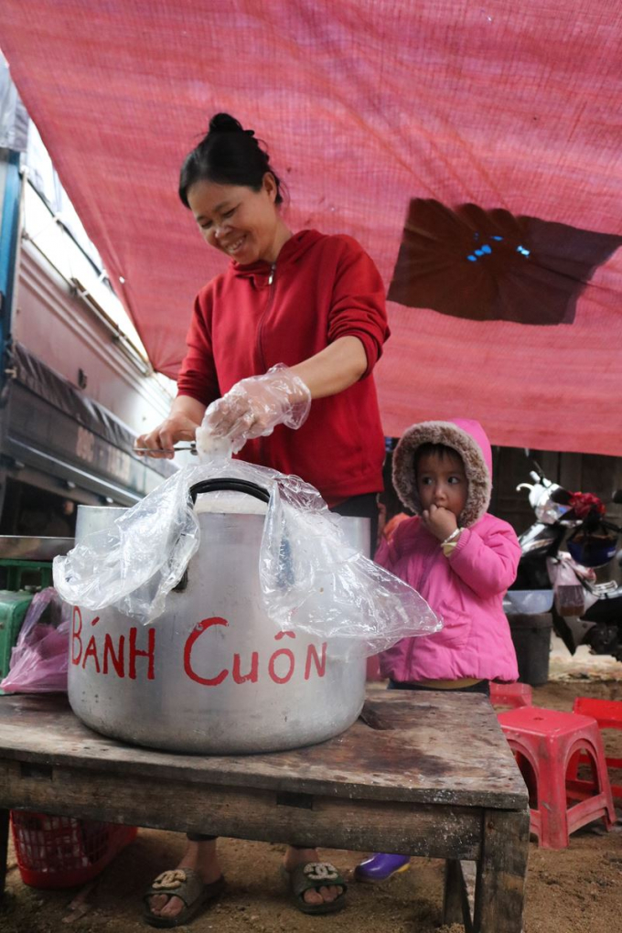 Rực rỡ phi&ecirc;n chợ cuối năm v&ugrave;ng cao H&agrave; Giang