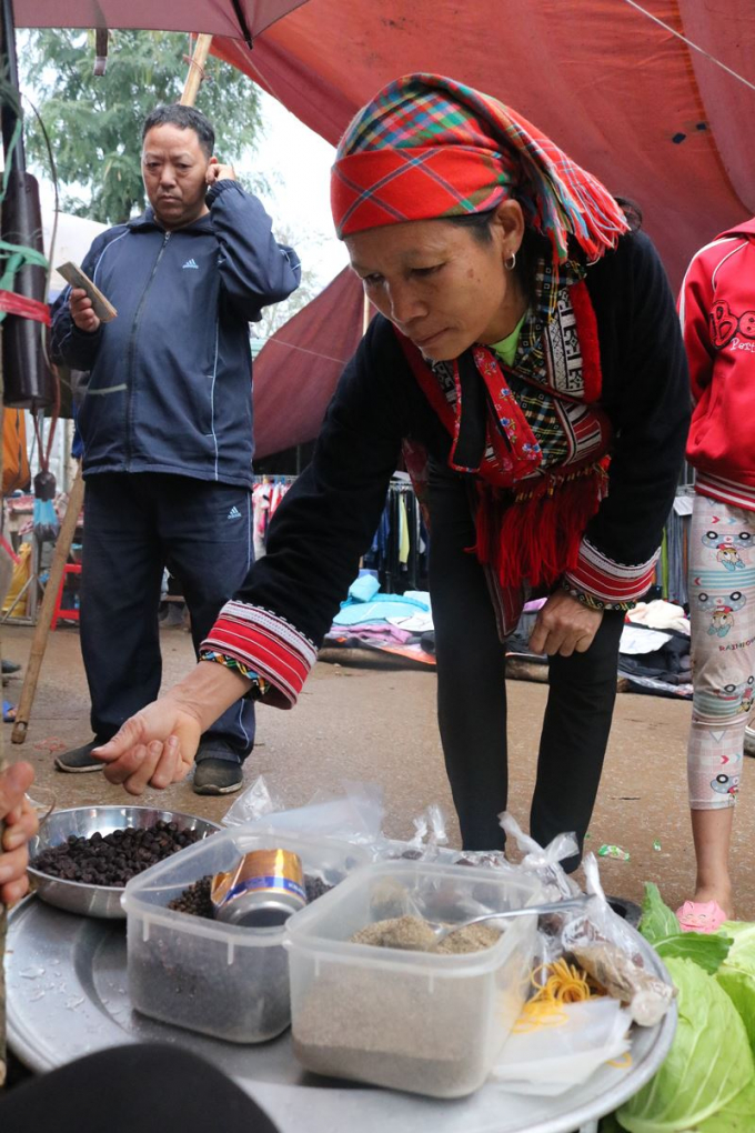 Rực rỡ phi&ecirc;n chợ cuối năm v&ugrave;ng cao H&agrave; Giang