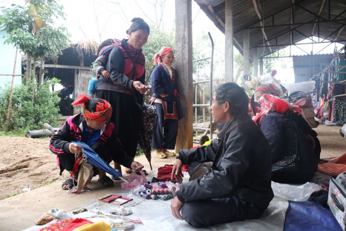 Rực rỡ phi&ecirc;n chợ cuối năm v&ugrave;ng cao H&agrave; Giang