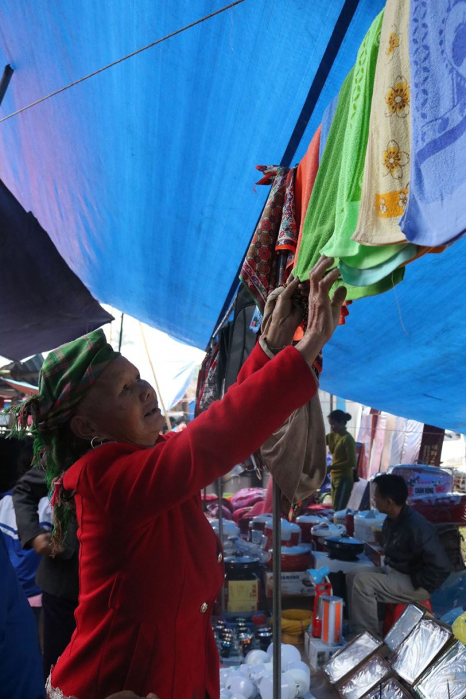 Rực rỡ phi&ecirc;n chợ cuối năm v&ugrave;ng cao H&agrave; Giang