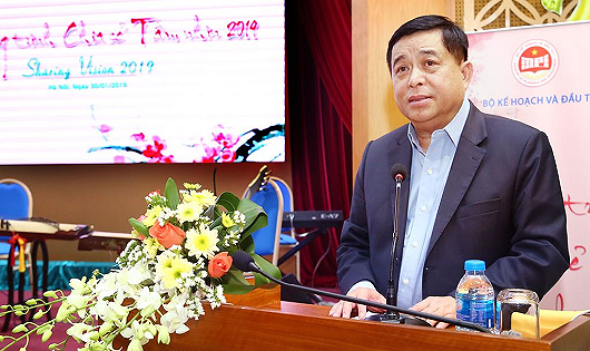 Bộ trưởng KH&ĐT đón Tết sớm cùng những người kém may mắn