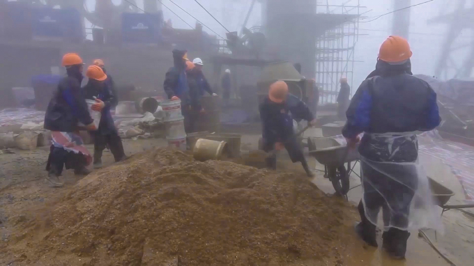 H&agrave;nh tr&igrave;nh hơn 800 ng&agrave;y đ&ecirc;m c&otilde;ng sắt đ&aacute; tới lưng trời