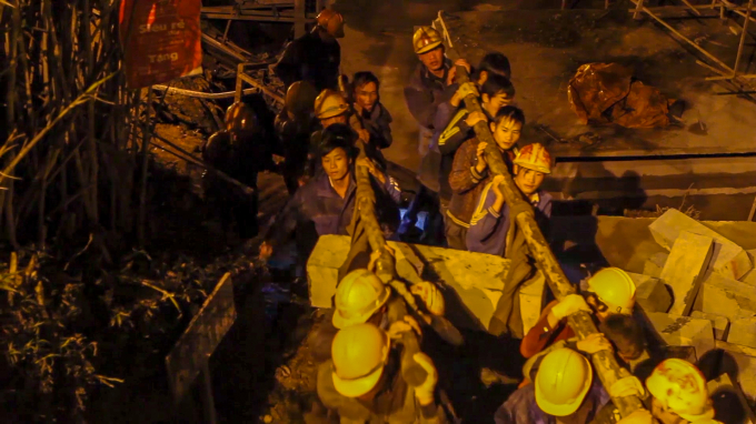 H&agrave;nh tr&igrave;nh hơn 800 ng&agrave;y đ&ecirc;m c&otilde;ng sắt đ&aacute; tới lưng trời