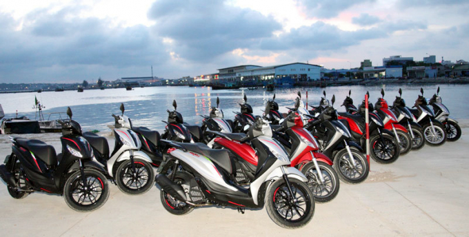 Nhiều h&atilde;ng xe chuyển sang d&ograve;ng xe tay ga cao cấp đắt tiền.