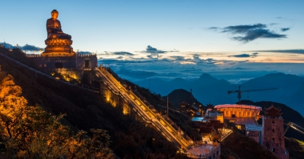 Kỳ tích kéo điện lên nóc nhà Đông Dương