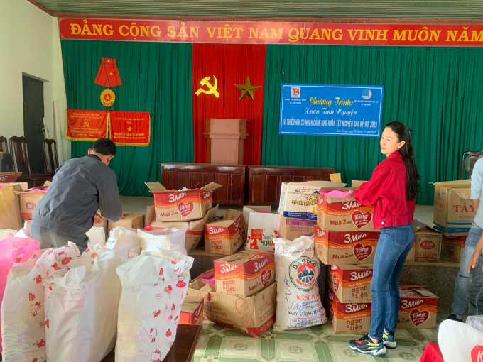 H&agrave; Thu vừa thực hiện chuyến đi từ thiện &yacute; nghĩa tại qu&ecirc; nh&agrave; - x&atilde; Tam Giang huyện Kr&ocirc;ng Năng tỉnh&nbsp;Đắk Lắk.