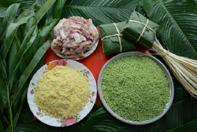 Ngo&agrave;i c&aacute;c nguy&ecirc;n liệu như thịt, đỗ, gạo, l&aacute; Dong l&agrave; một phần kh&ocirc;ng thể thiếu để h&igrave;nh th&agrave;nh n&ecirc;n một chiếc b&aacute;nh chưng.