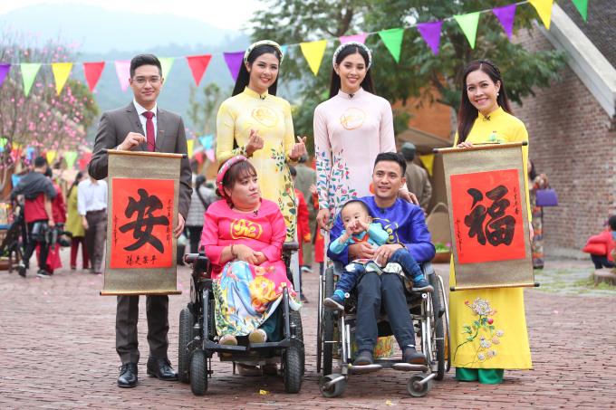 Ngọc H&acirc;n, Tiểu Vy diện &aacute;o d&agrave;i trong chương tr&igrave;nh Tết của VTV