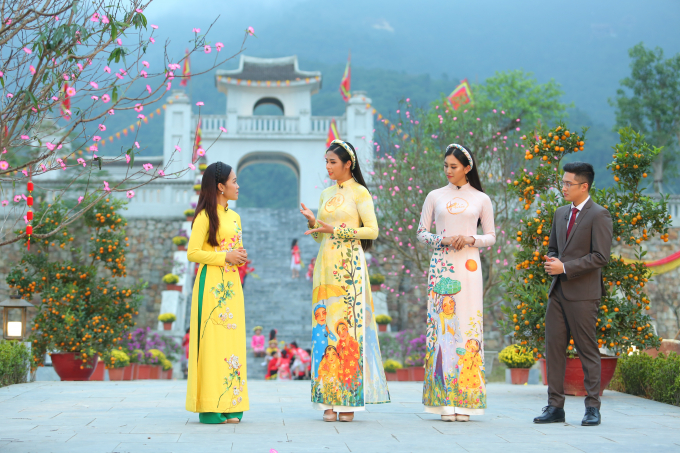 Ngọc H&acirc;n, Tiểu Vy diện &aacute;o d&agrave;i trong chương tr&igrave;nh Tết của VTV