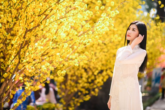 Ngắm đường cong tuyệt đẹp của diễn vi&ecirc;n &ldquo;Cả một đời &acirc;n o&aacute;n&rdquo; trong t&agrave; &aacute;o d&agrave;i Xu&acirc;n