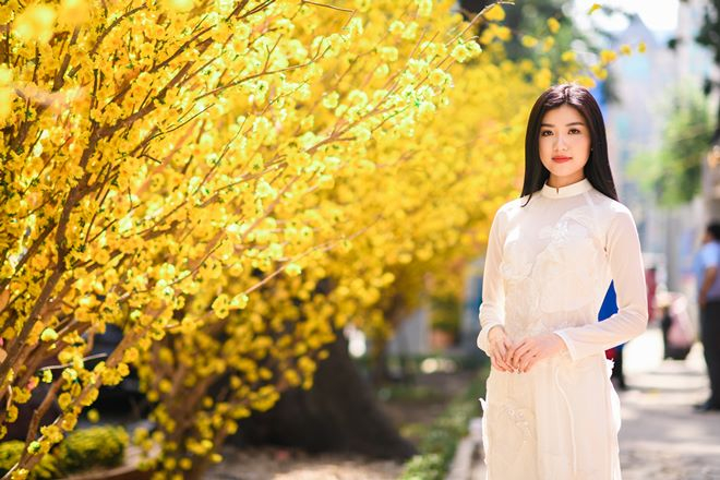 Ngắm đường cong tuyệt đẹp của diễn vi&ecirc;n &ldquo;Cả một đời &acirc;n o&aacute;n&rdquo; trong t&agrave; &aacute;o d&agrave;i Xu&acirc;n