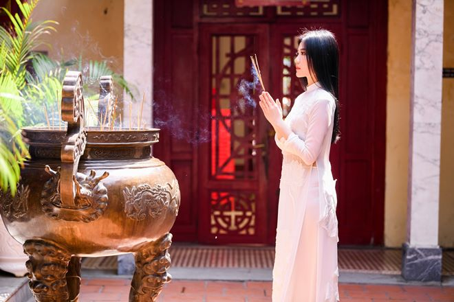 Ngắm đường cong tuyệt đẹp của diễn vi&ecirc;n &ldquo;Cả một đời &acirc;n o&aacute;n&rdquo; trong t&agrave; &aacute;o d&agrave;i Xu&acirc;n