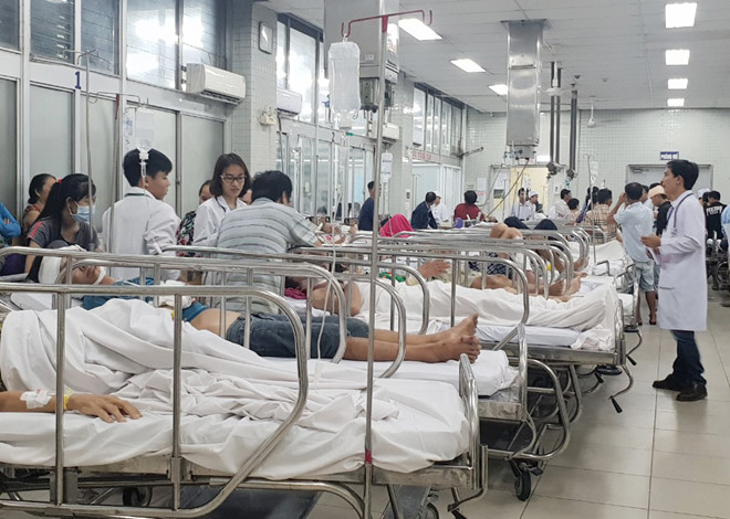 Phần lớn c&aacute;c ca cấp cứu tại Bệnh viện Chợ Rẫy những ng&agrave;y cận Tết li&ecirc;n quan đến tai nạn do bia rượu..