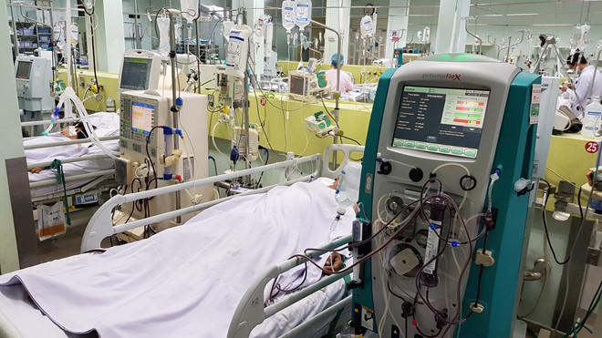 Một trường hợp bệnh nh&acirc;n ngộ độc rượu, mặc d&ugrave; được điều trị t&iacute;ch cực, lọc m&aacute;u nhưng vẫn kh&ocirc;ng qua khỏi.