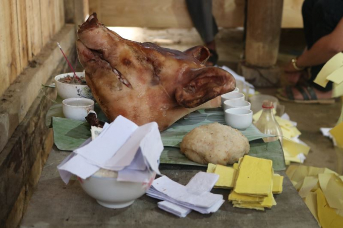 M&acirc;m cỗ d&acirc;ng thủ lợn d&agrave;nh để c&uacute;ng tổ ti&ecirc;n&nbsp;