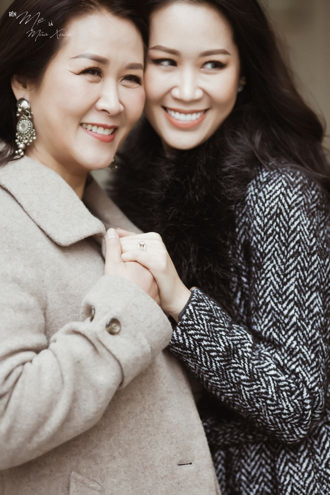 HH Dương Thuỳ Linh: &ldquo;C&oacute; mẹ ở b&ecirc;n l&agrave; thấy m&ugrave;a xu&acirc;n&rdquo;