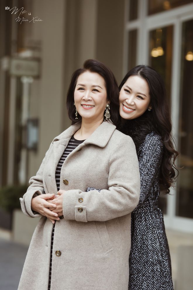 HH Dương Thuỳ Linh: &ldquo;C&oacute; mẹ ở b&ecirc;n l&agrave; thấy m&ugrave;a xu&acirc;n&rdquo;