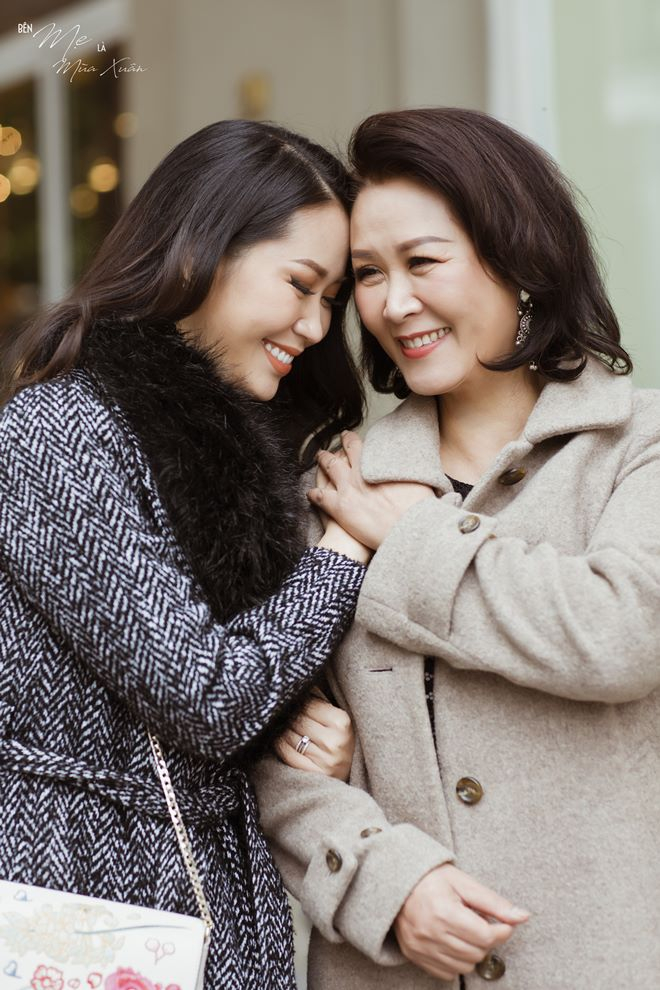 HH Dương Thuỳ Linh: &ldquo;C&oacute; mẹ ở b&ecirc;n l&agrave; thấy m&ugrave;a xu&acirc;n&rdquo;