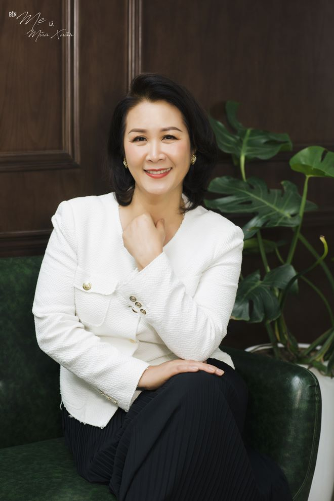 HH Dương Thuỳ Linh: &ldquo;C&oacute; mẹ ở b&ecirc;n l&agrave; thấy m&ugrave;a xu&acirc;n&rdquo;