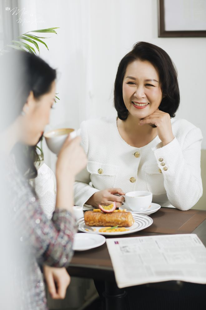 HH Dương Thuỳ Linh: &ldquo;C&oacute; mẹ ở b&ecirc;n l&agrave; thấy m&ugrave;a xu&acirc;n&rdquo;