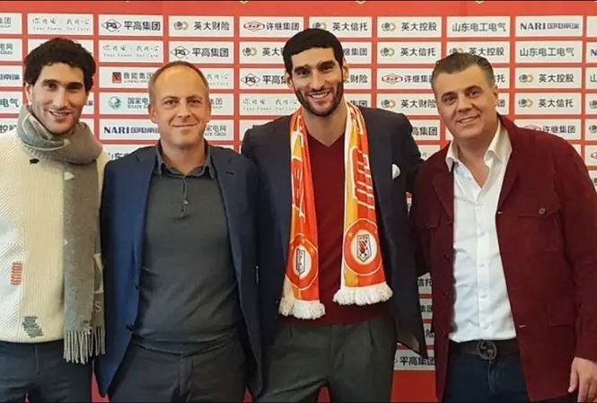 Marouane Fellaini đ&atilde; gia nhập CLB Sơn Đ&ocirc;ng Lỗ Năng Th&aacute;i Sơn của Trung Quốc.