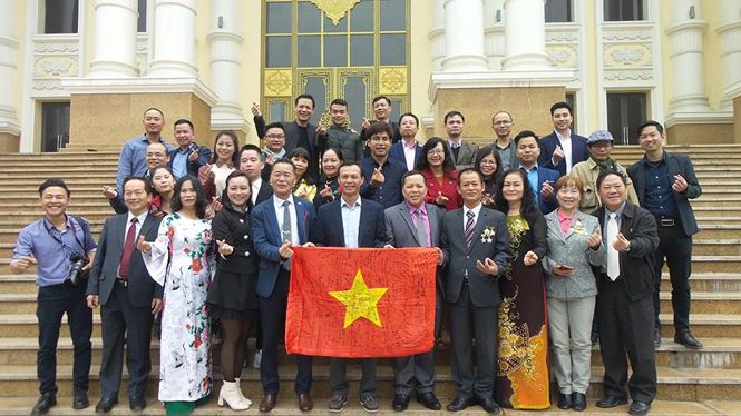 &Ocirc;ng L&yacute; Thừa Vĩnh ( thứ 5 từ tr&aacute;i sang) tại H&agrave; Nội ng&agrave;y 27/1/2019. Ảnh: Hiệu Minh.