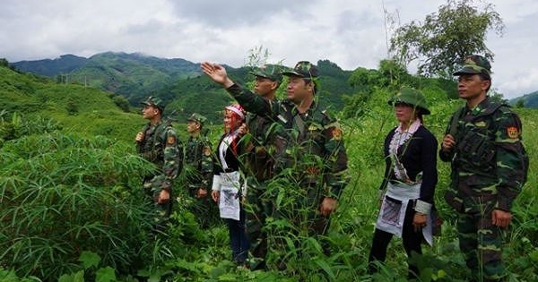 Gặp những người lính áo xanh ở nơi con sông Hồng chảy vào đất Việt